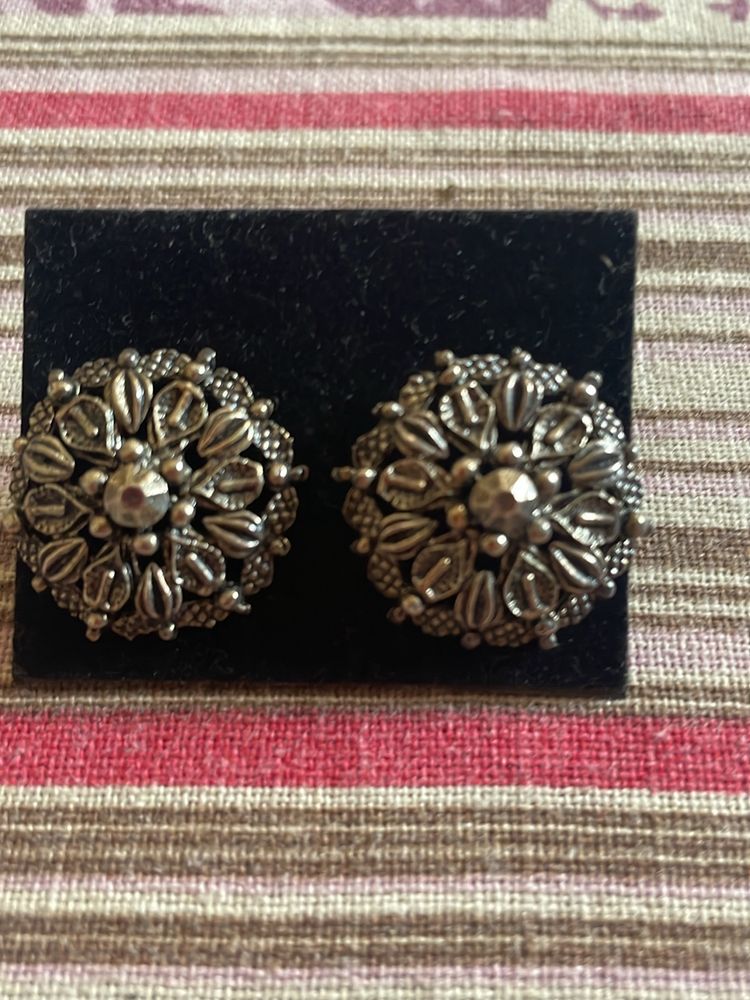 Oxidised Studs
