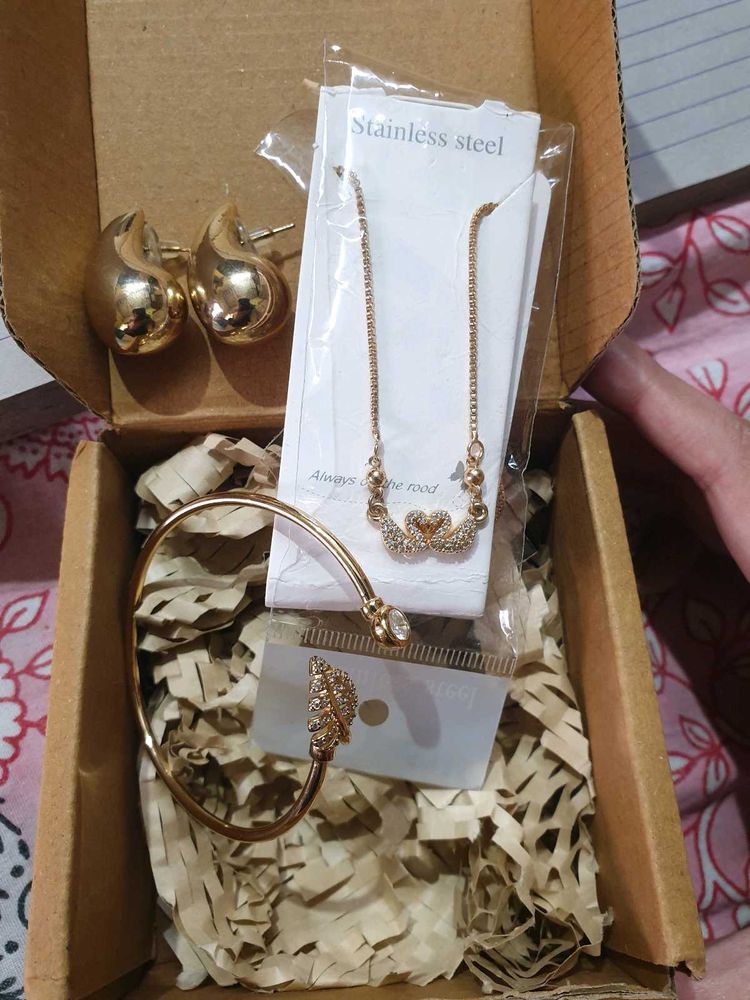 anti teriish  Jewellery Set - Necklace, Earrings,