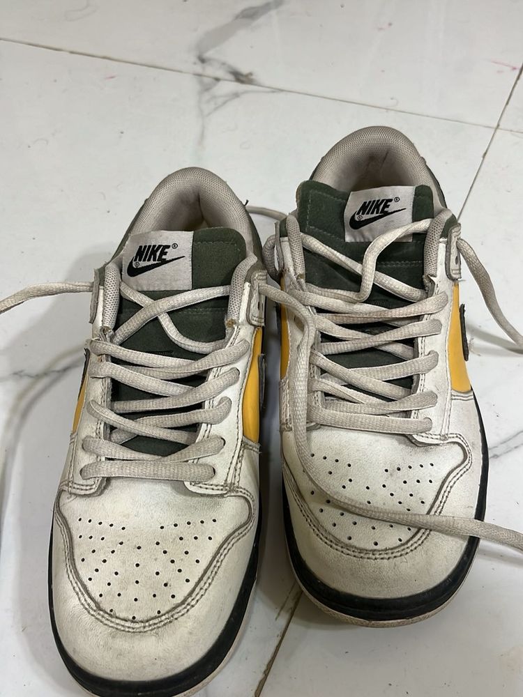 Nike Dunk Low Sneakers