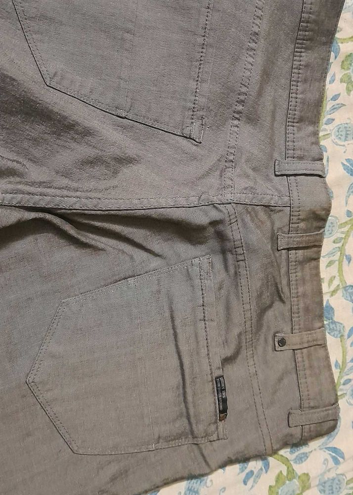 Stylish Men&#39;s Casual Grey Jeans