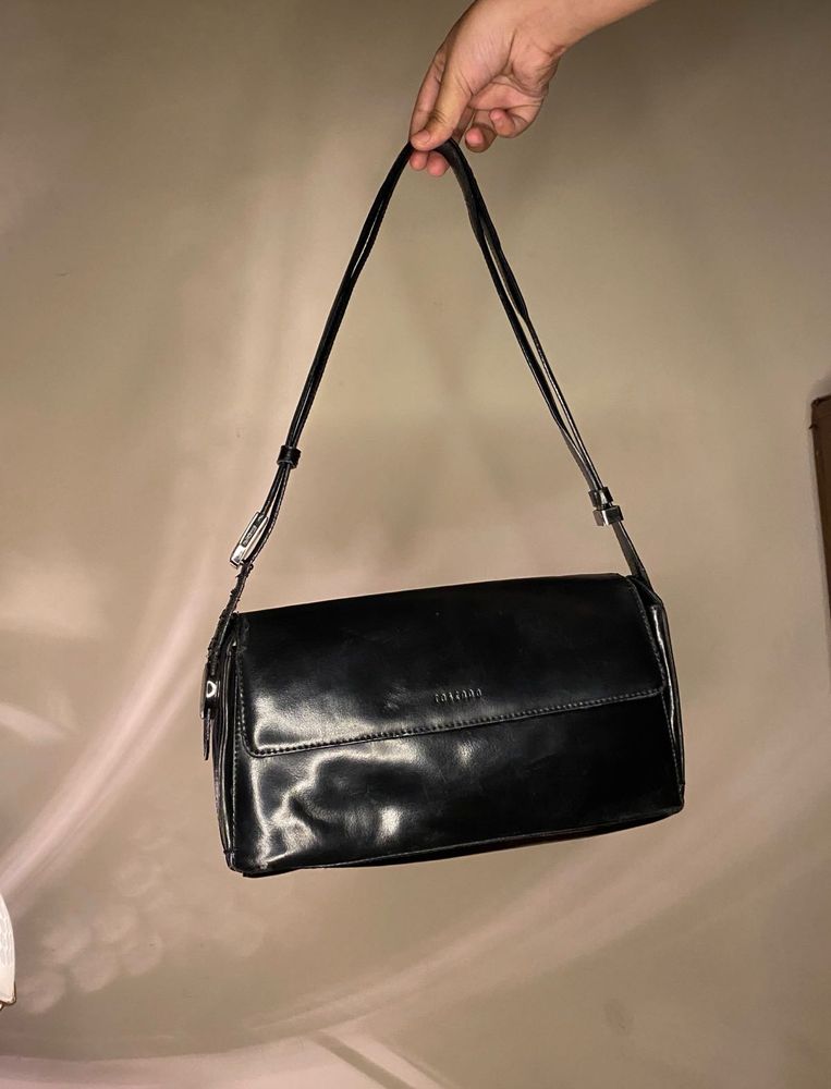 Chic Black Handbag