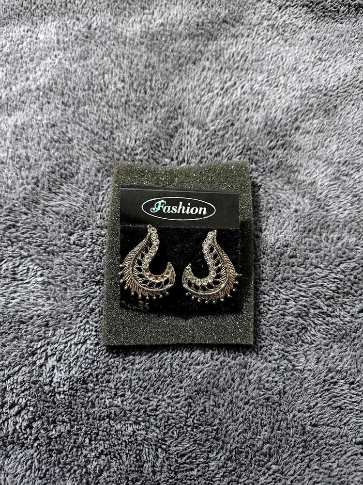 Stylish Silver-Tone Paisley Stud Earrings