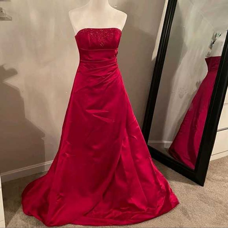301712. Vintage Elegant Red Formal Gown