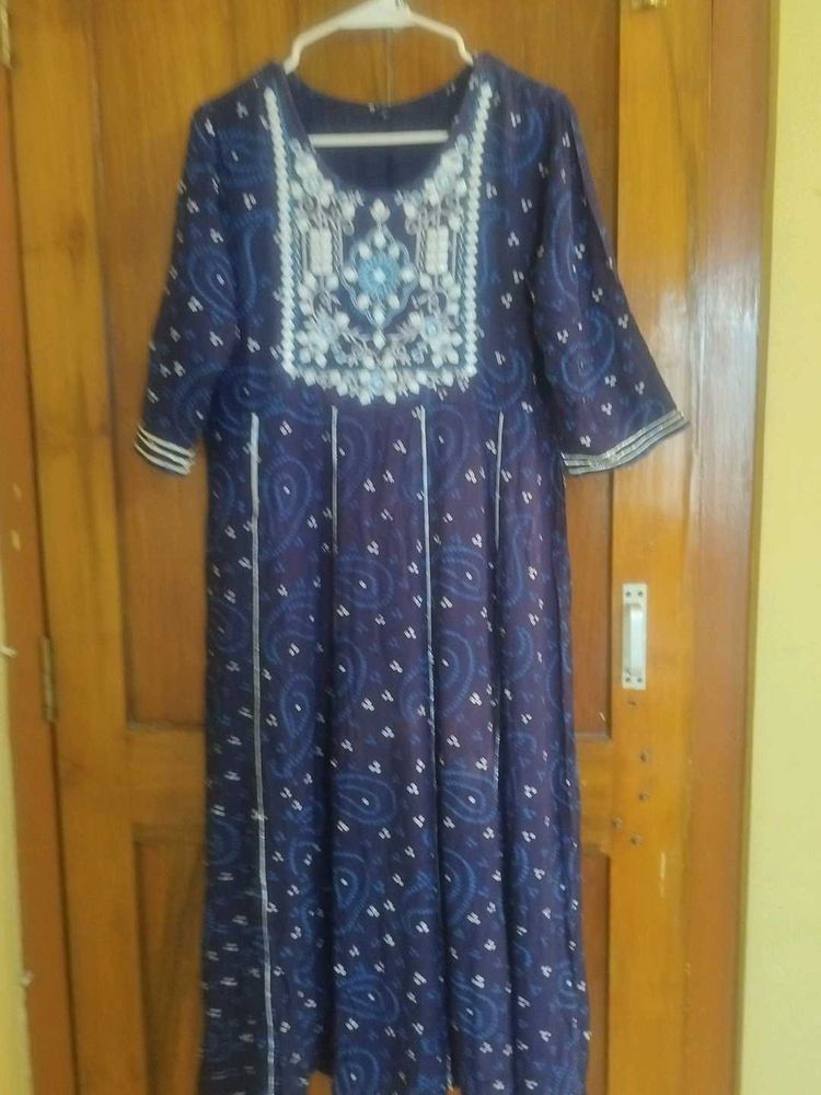 Elegant Blue Embroidered Kurta