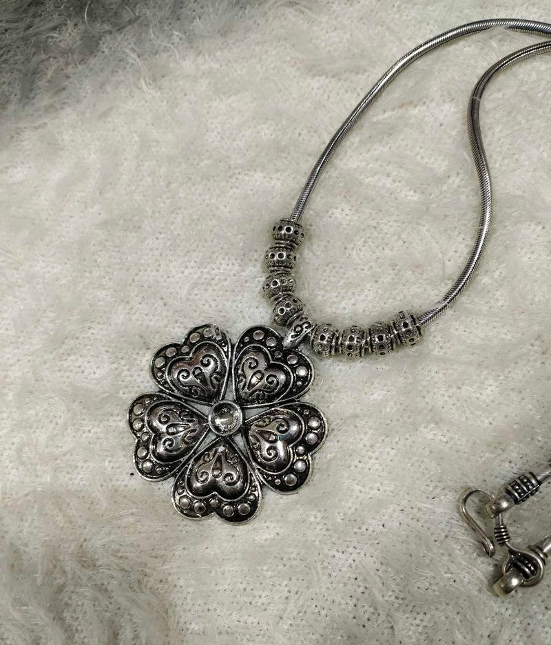 Silver tone oxidised Flower Necklace