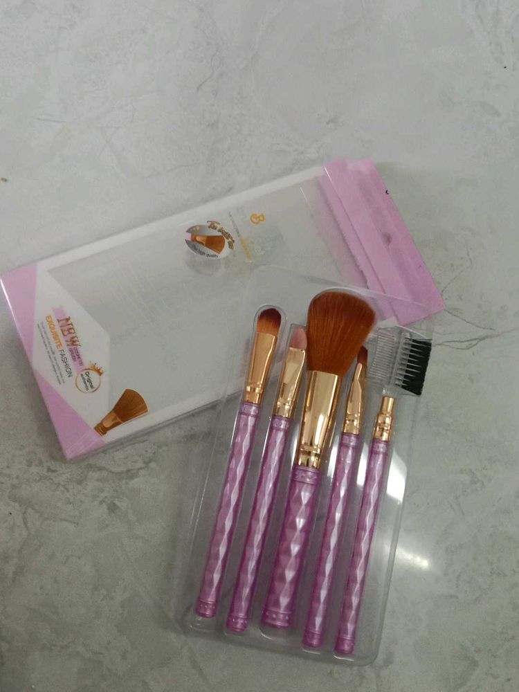 HILARYRHODA Make-up Brushes + A Free Lipstick