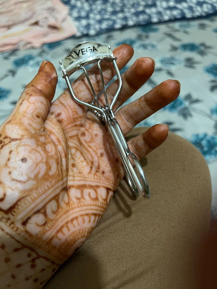 Vega Eyelash Curler