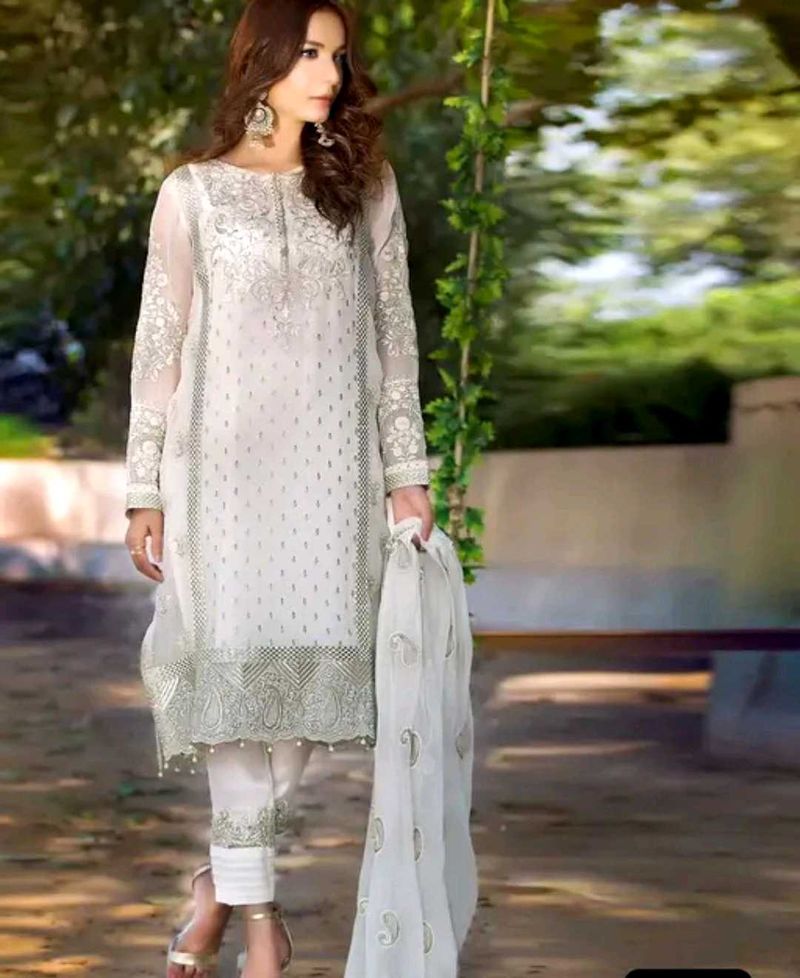 !!Sale!! Ivory Pakistani Article (Fully Stitched)