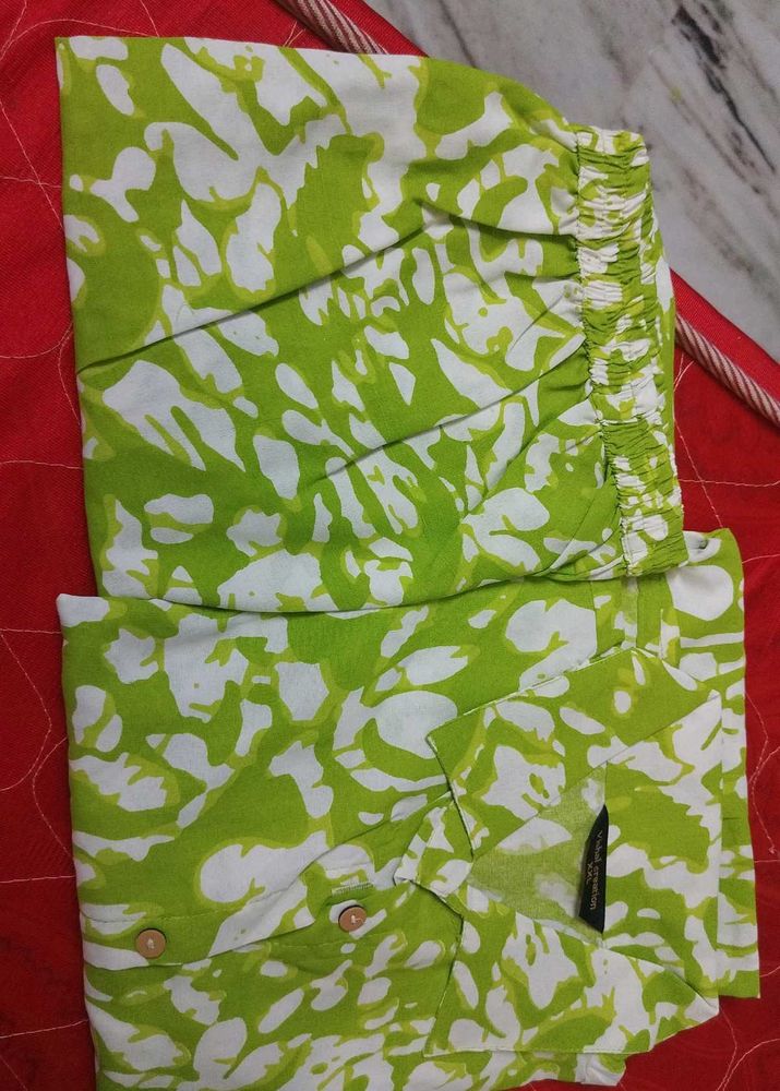 Green &amp; White Kurta Set