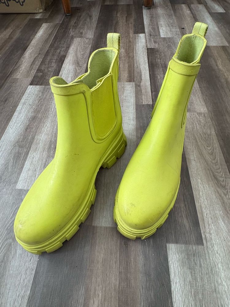 H&amp;M Green Chelsea Boots