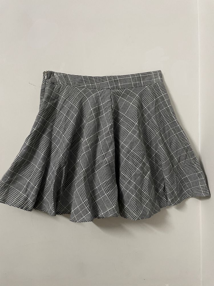 B And W Tennis Skirt