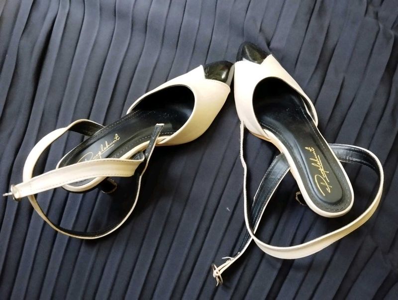 Elegant Beige Casual Shoes