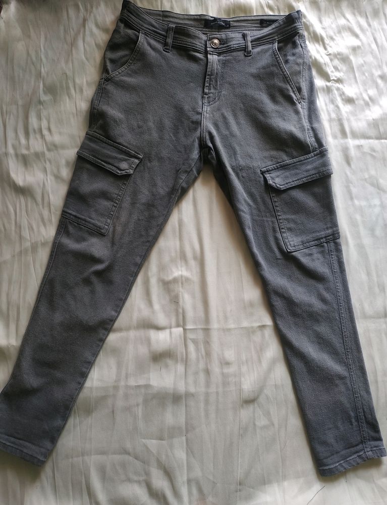 HIGHLANDER GREY CARGO PANTS FOR MEN.