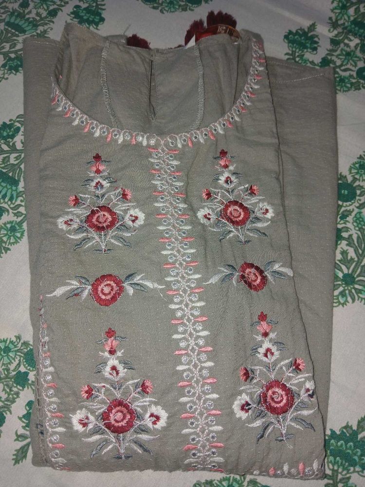 Elegant Embroidered Tunic