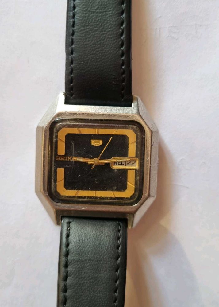 Seiko 5 AUTOMATIC Erectangular Vintage Watc