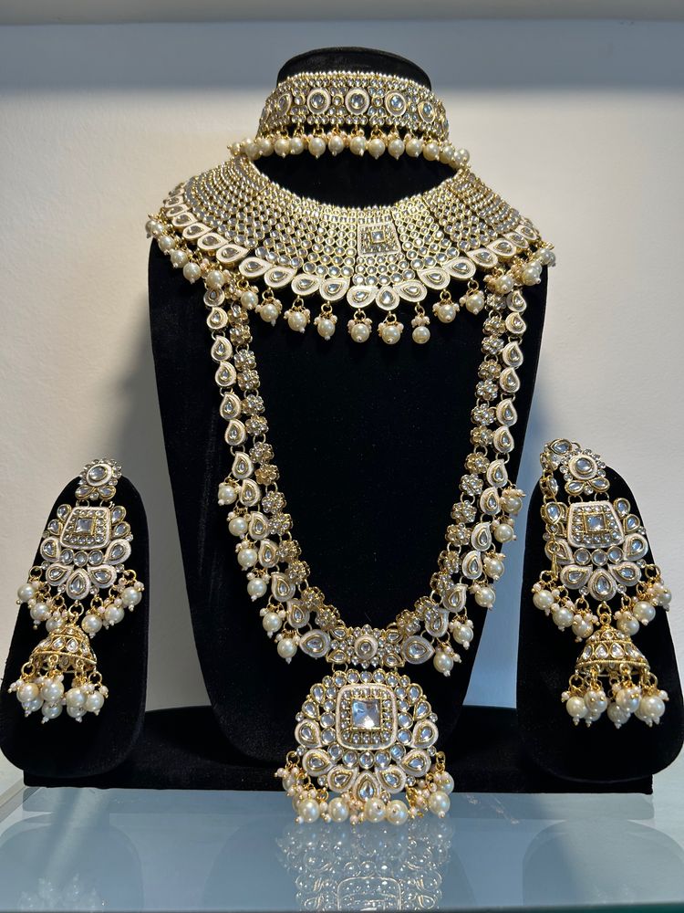 Elegant Kundan Jewelry Set