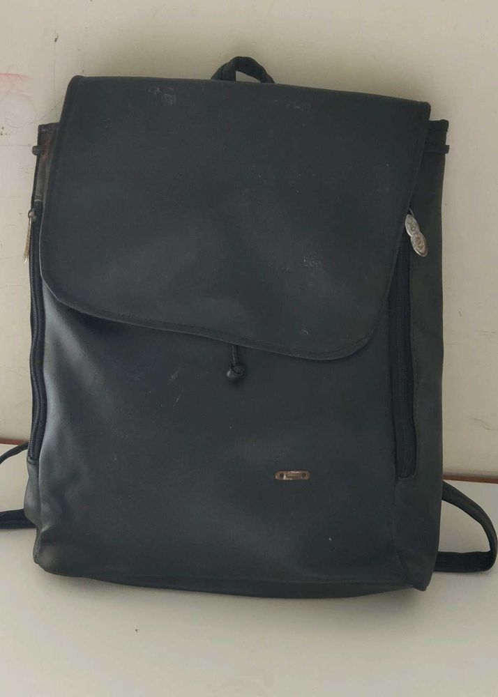 BLACK BACKPACK