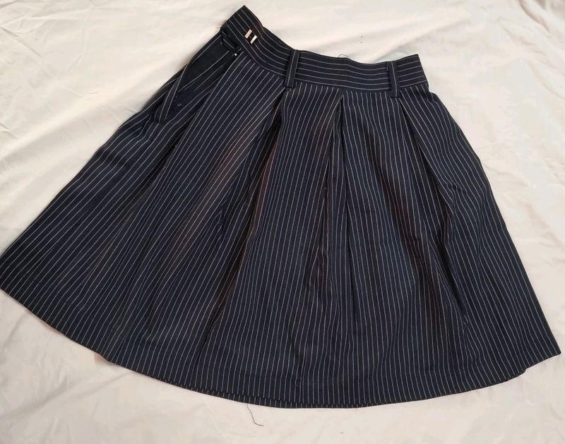 Skirt With Adjustable Hook