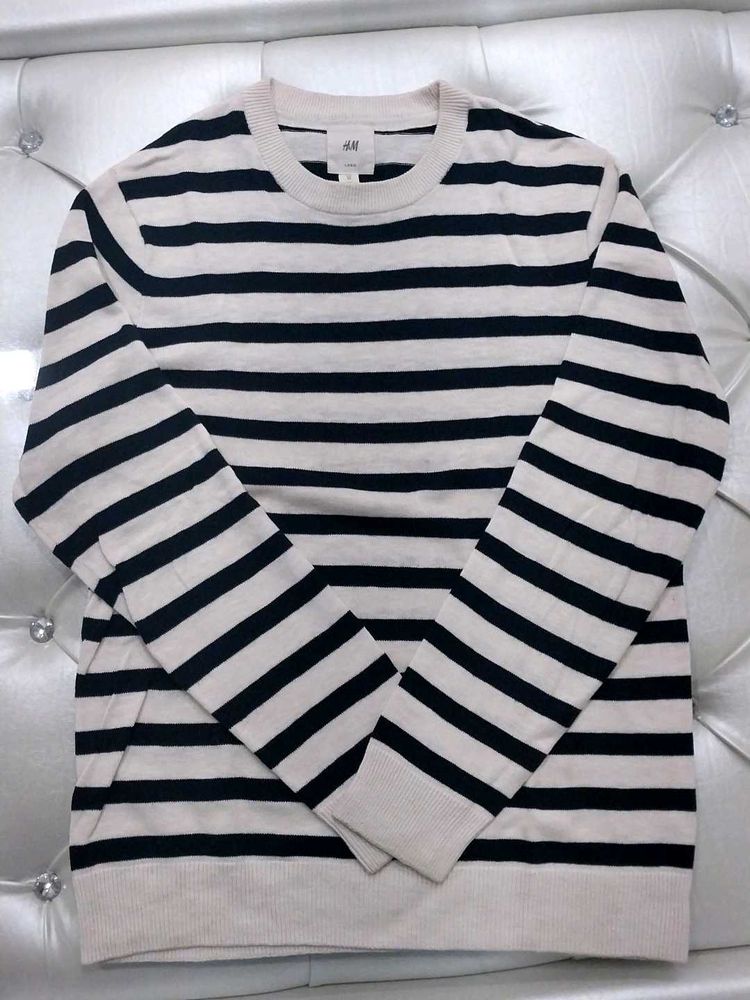 H&amp;M White sweater With Black Strips