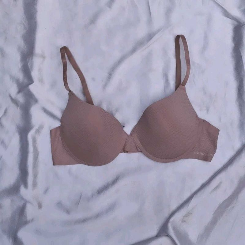 Laura Smith Nude Bra