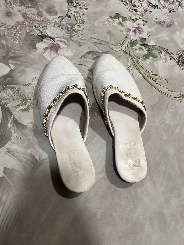White Ballenaries