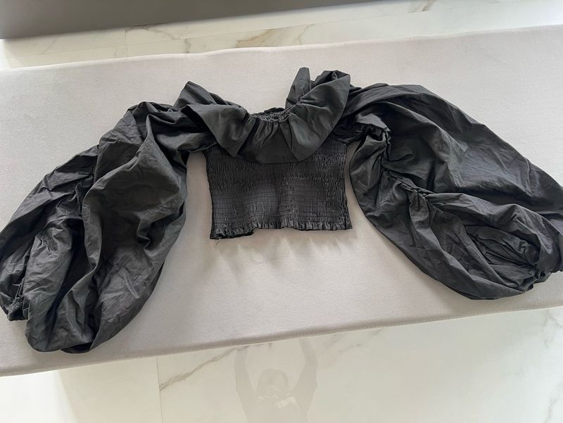 Chic Black Puffer Sleeves Crop Top