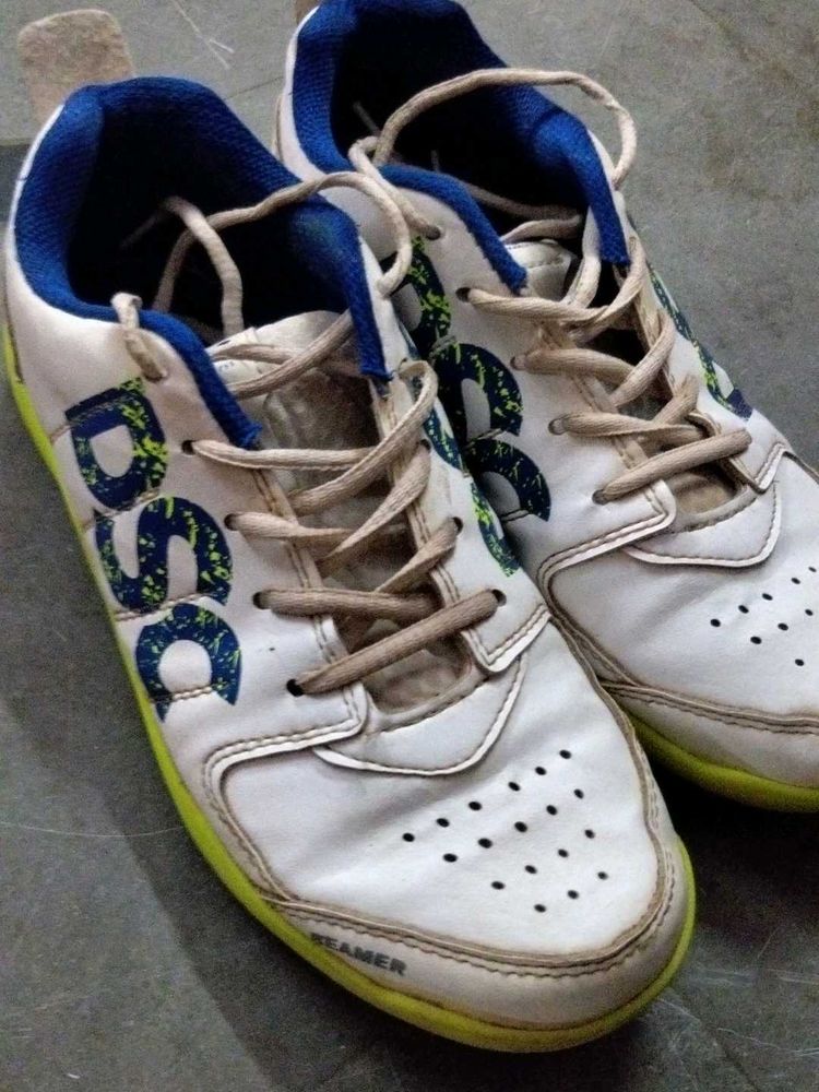 Used Beamer Sports Shoes