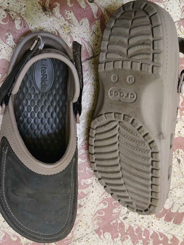 Crocs LiteRide Clogs - Size M8