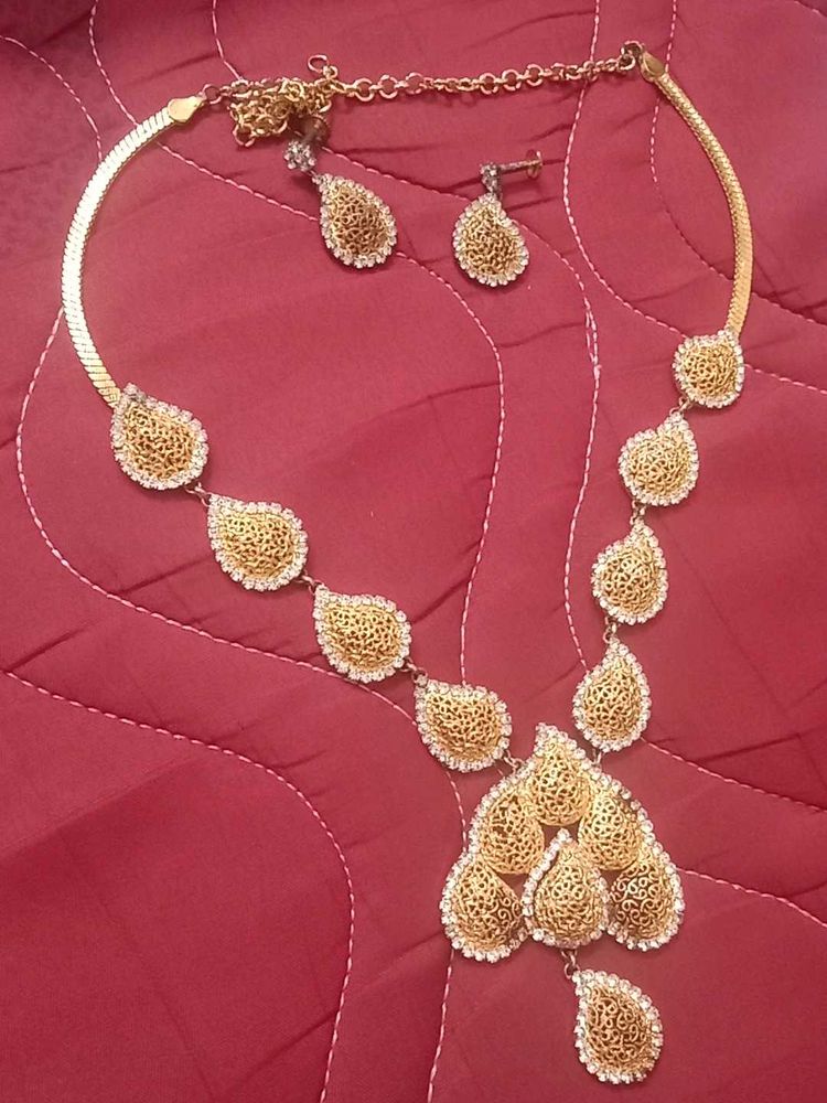 Elegant Gold-Tone Necklace Set