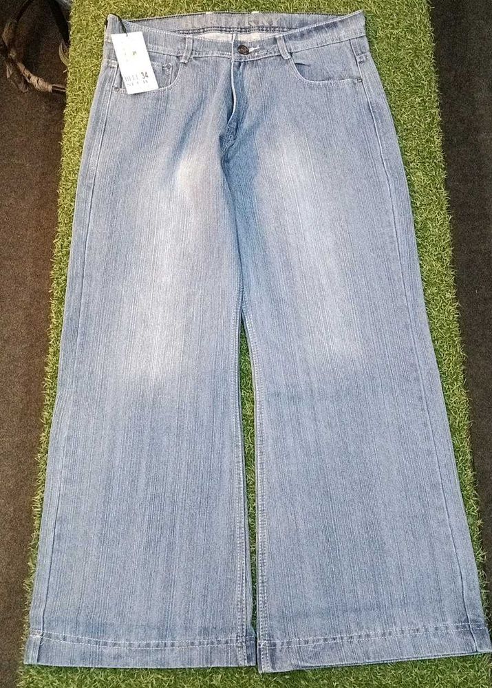 Baggy Bootcut Jeans....