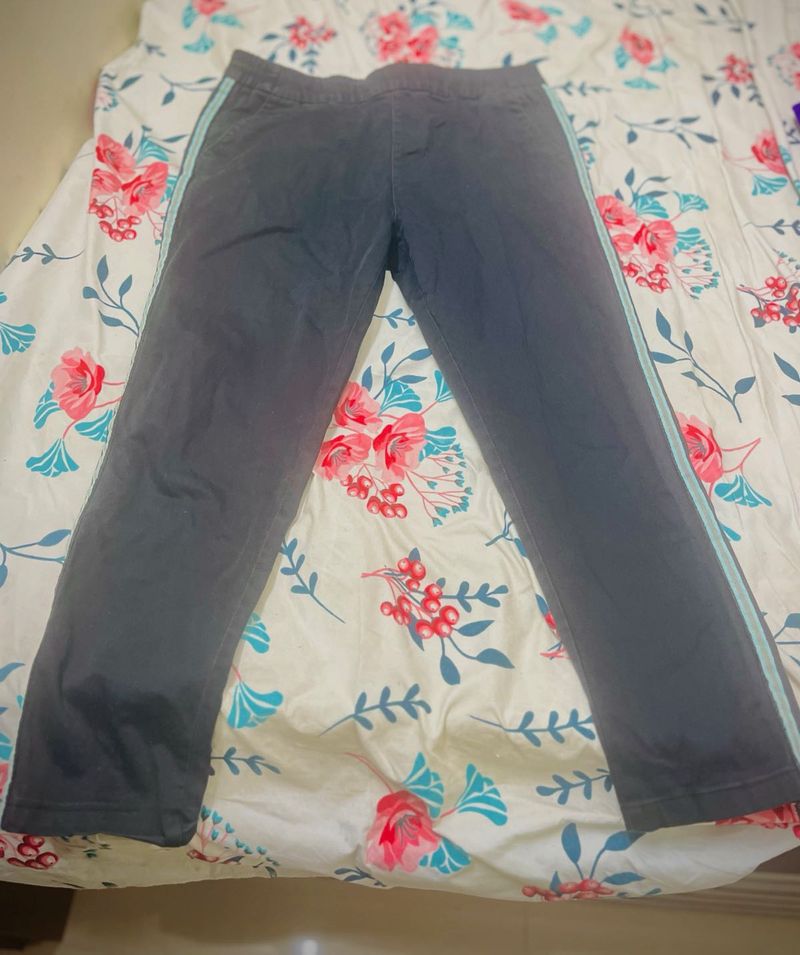 Comfy pants with Side Stripe