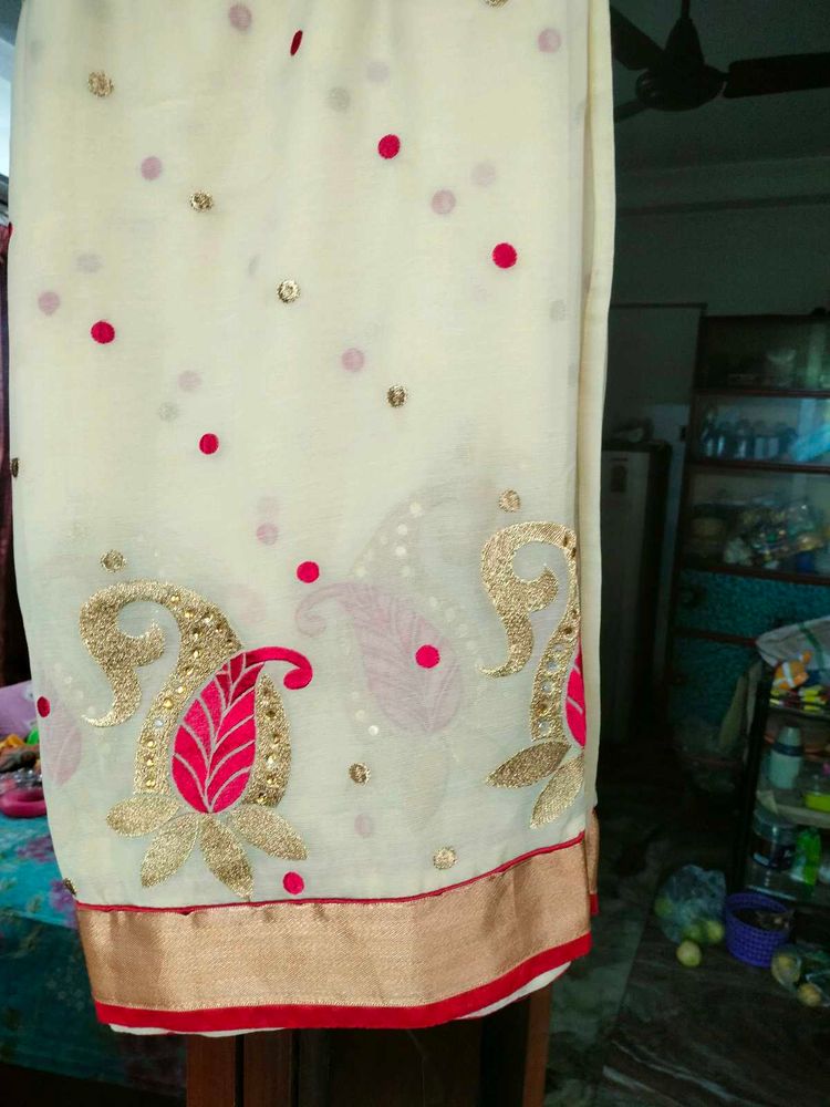 Cream Red Colour Saree With Blouse.