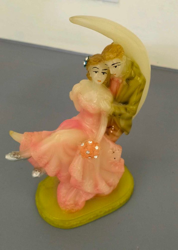 Couple on Moon Showpiece