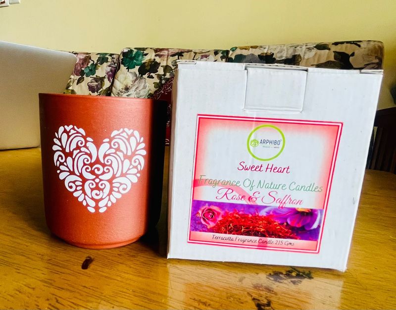 Arphibo Sweet Heart Rose &amp; Saffron Candle