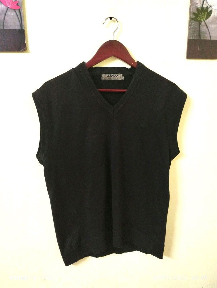 Men&#39;s Black Color Half Sweater