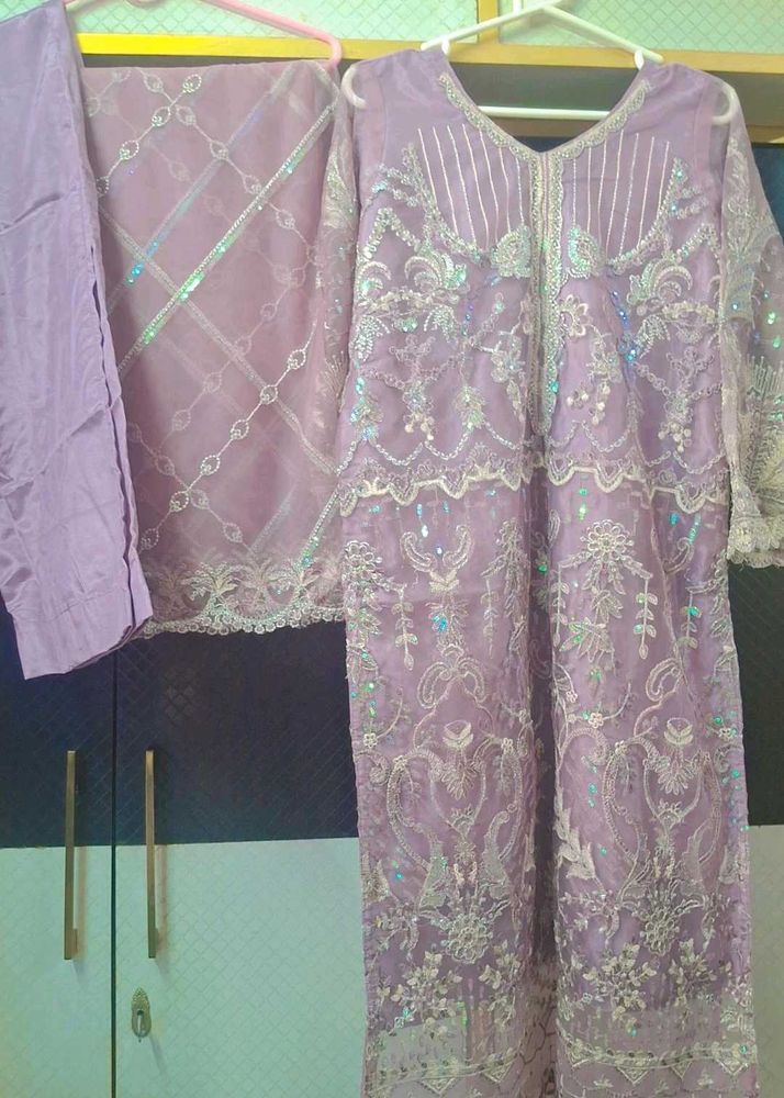 Elegant Lavender pakistani Suit