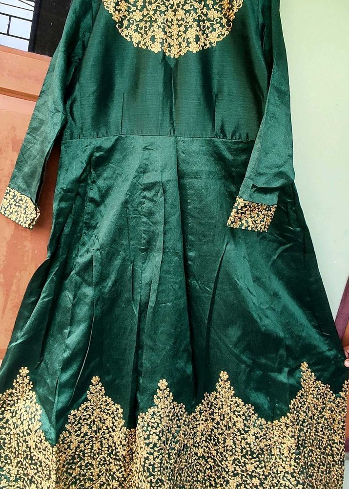 Elegant Green Embroidered Gown Set✨