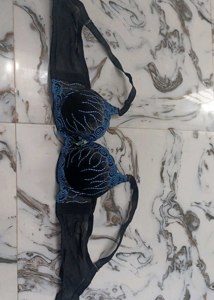 Blue Embroidered Bra And Plated Skirt