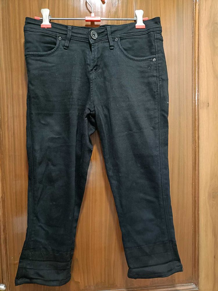 X Pose Attitude Capri