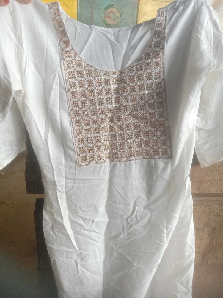 White Embroidered Kurta👗&amp; Trouser👖set