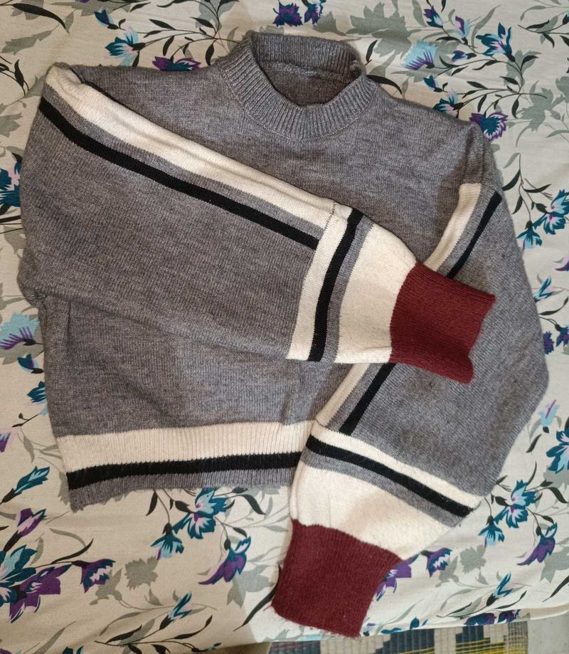 a crop grey wollen top