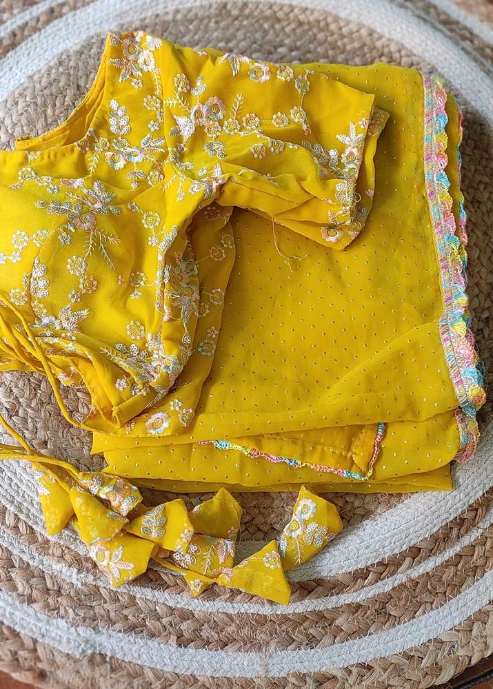 Saree With Stiched Paded Blouse