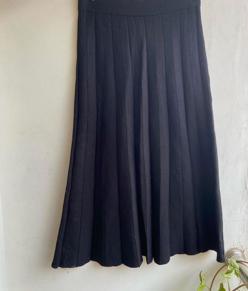 Black Pleated Long Skirt