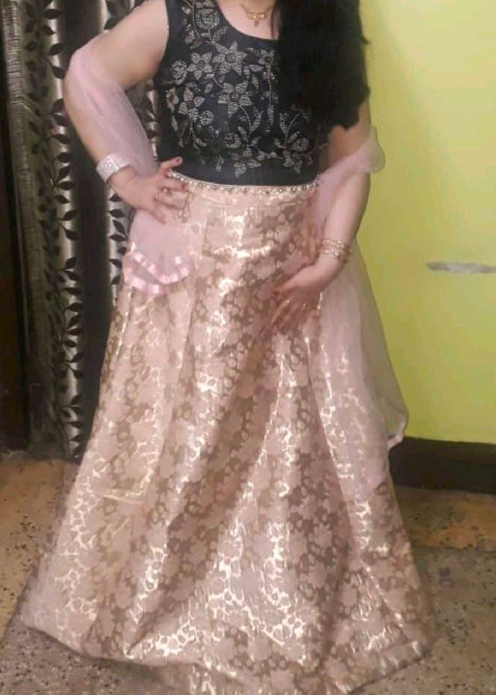 Elegant Contrast Lehenga Choli Set in xl size