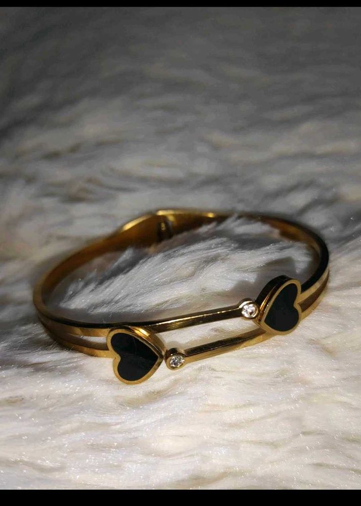 Heart Detail Bangle