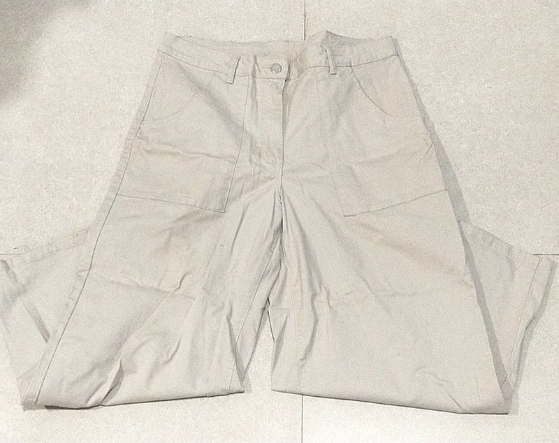 off white cargo pants💮