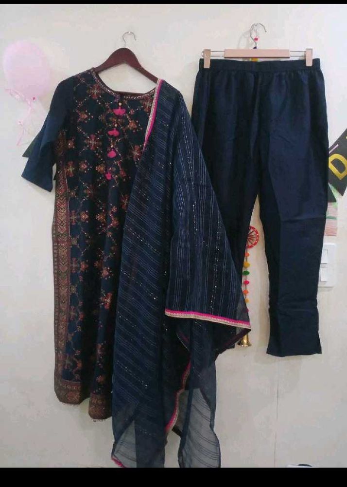 premium quality self thread work Kurta Set