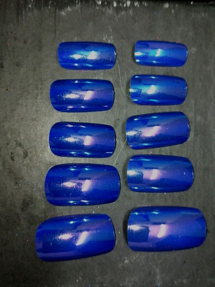 Set Of 2 Contails 10 Blue Metallic Nails,10white Metallic Nails
