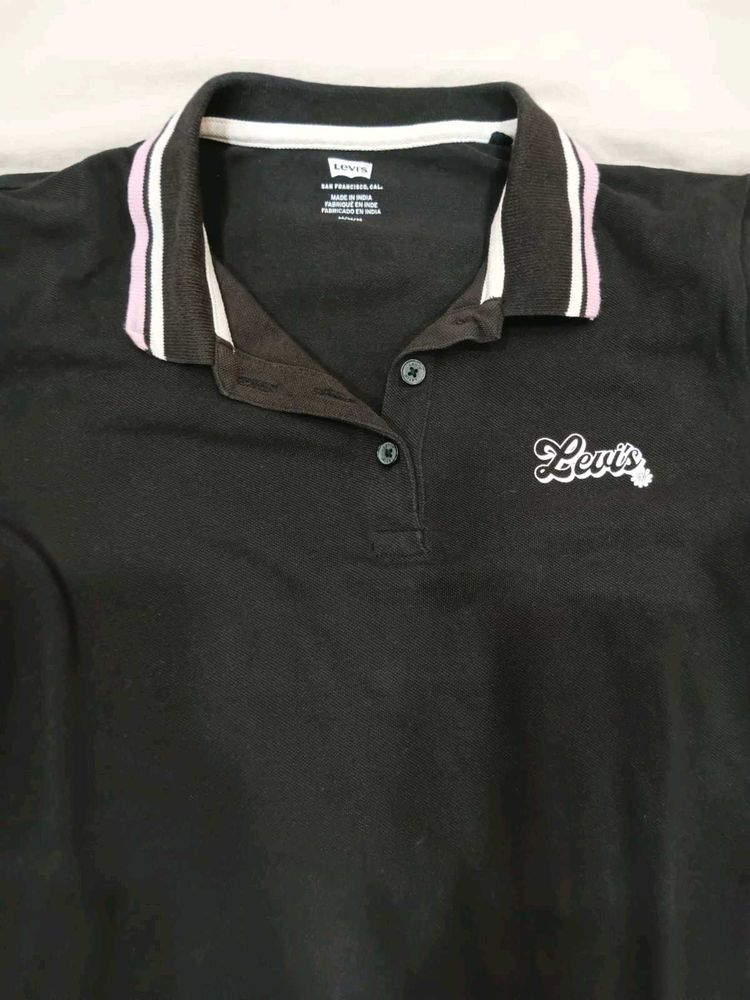 Levi&#39;s Black Tshirt