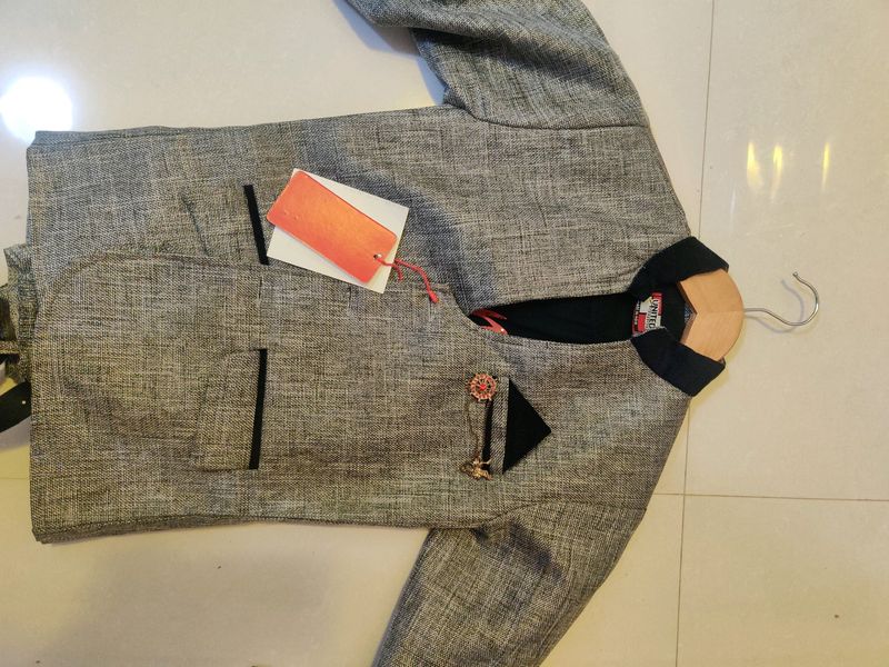 Rarely used suit for 6 to 8years